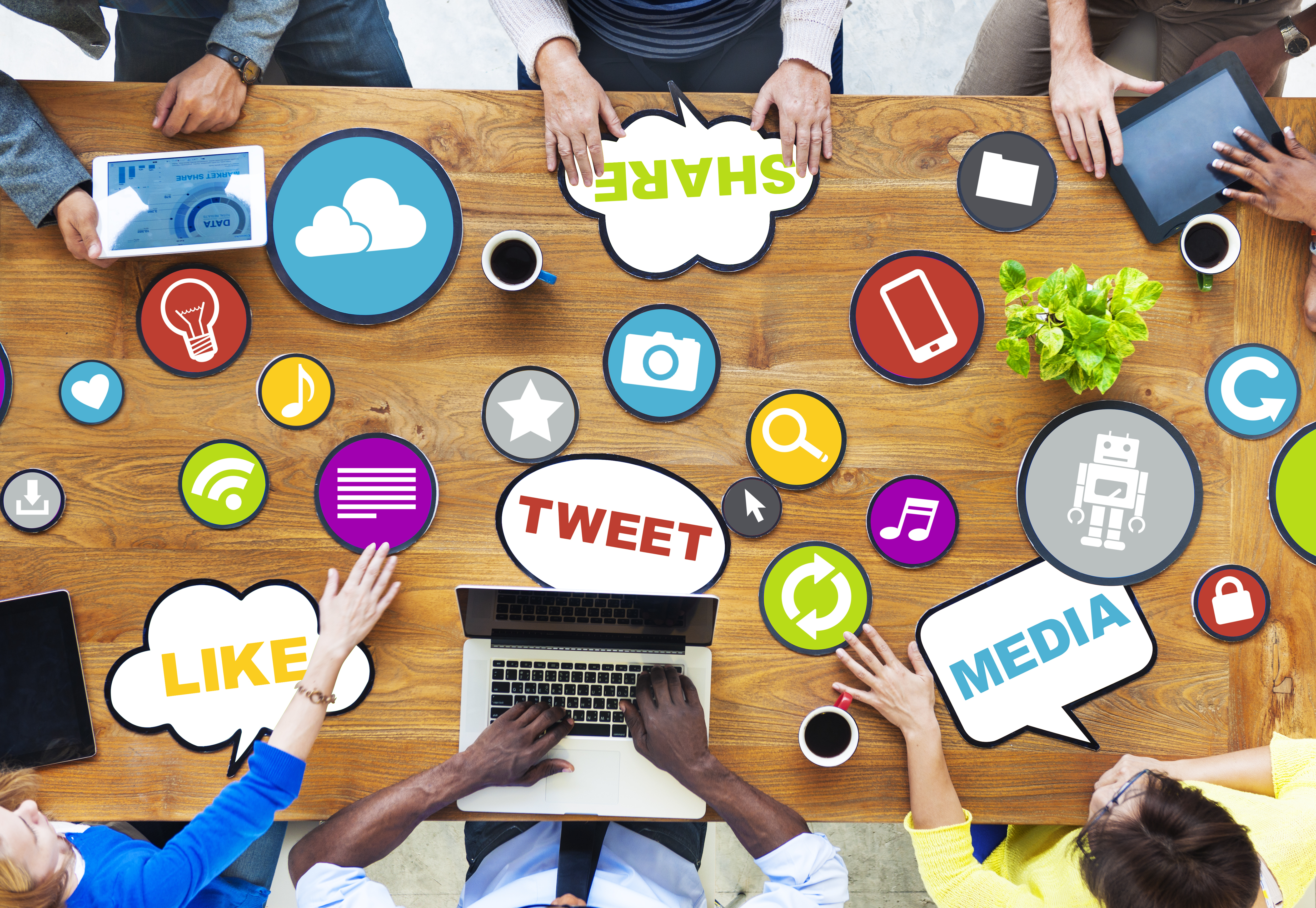 different tools used in social media marketing including laptop, cellphones and websites